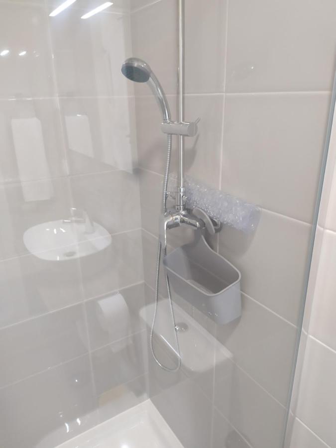 Hall 92 Quartos com WC em moradia com piscina A-das-Lebres Loures Exterior foto