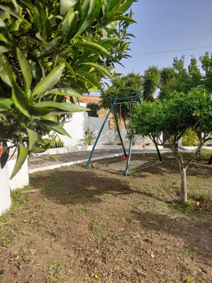 Hall 92 Quartos com WC em moradia com piscina A-das-Lebres Loures Exterior foto